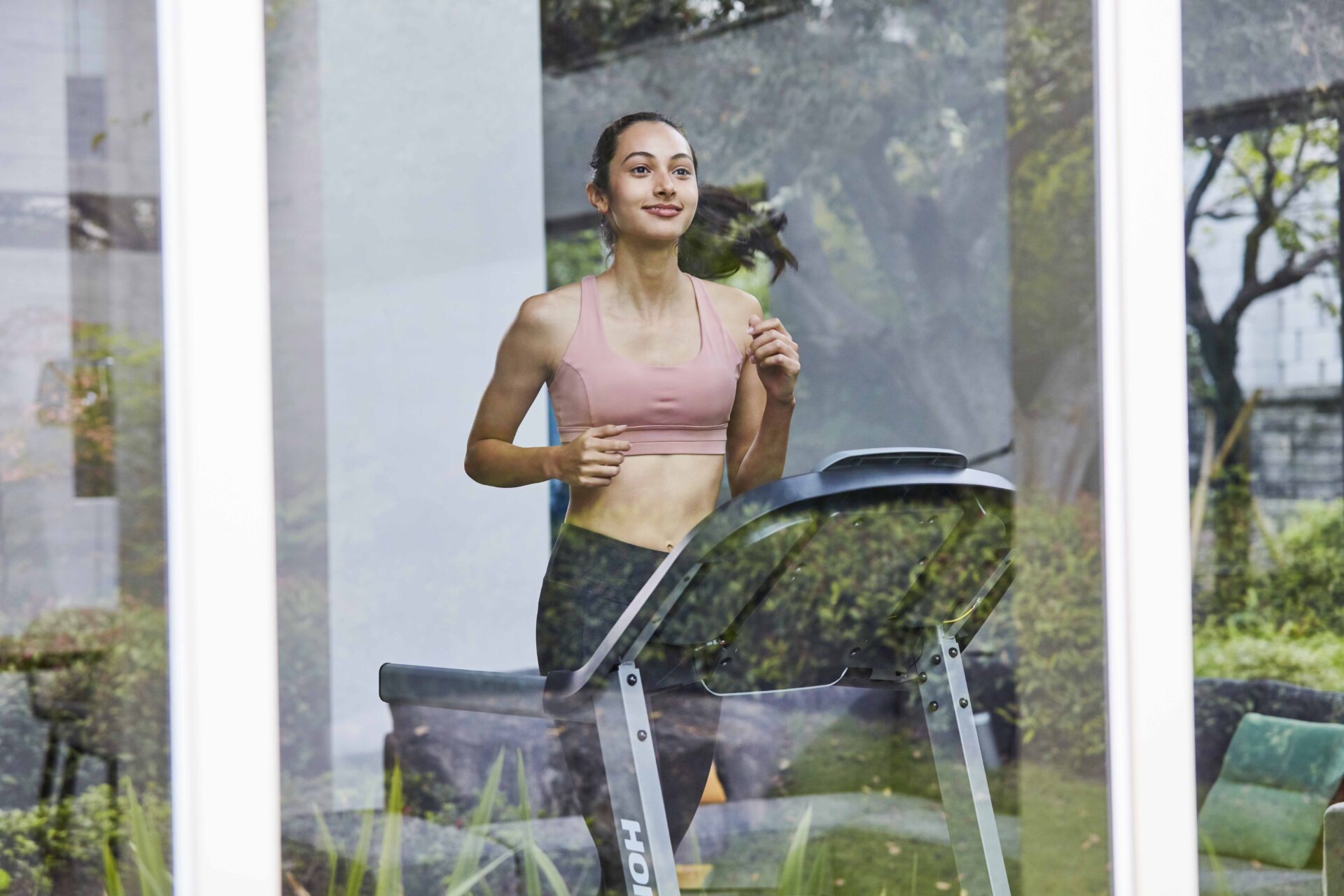 HZ20 LIFESTYLE TR5.0 femal frontout treadmill lo HZ20 LIFESTYLE TR5.0 femal frontout treadmill lo